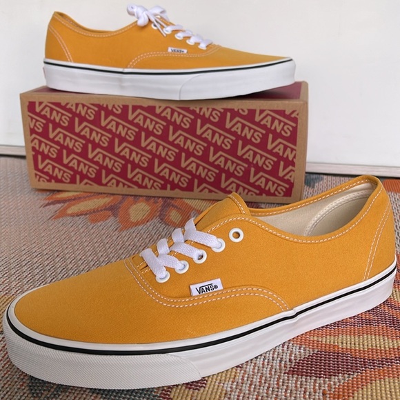 Vans Men’s Authentic Color Theory Golden Glow
VN000BW5LSV
Sneakers - Picture 15 of 16